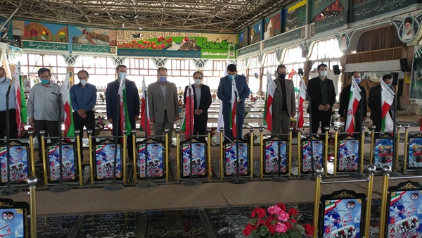 غبارروبی مزار شهدای شهرستان رشت به مناسبت هفته ملی مهارت