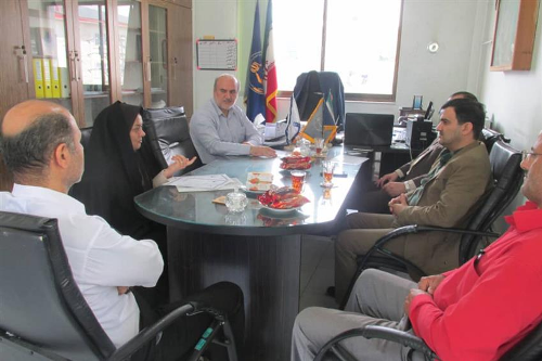 جلسه رئیس مرکز آموزش فنی وحرفه ای شهرستان لاهیجان با رئيس و كارشناسان كميته امداد شهرستان 